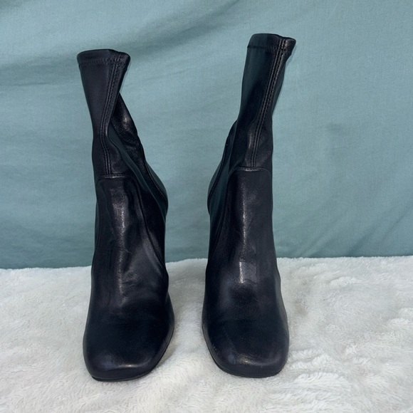 NWOT STUART WEITZMAN CURVEBLOCK 100 SQUARE LEATHER BOOTIE SOCK BLACK 8B - Picture 1 of 8